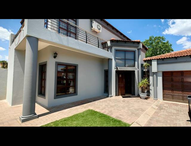 3 BEDROOM TOWNHOUSE FOR SALE IN EMFULENI GOLF ESTATE